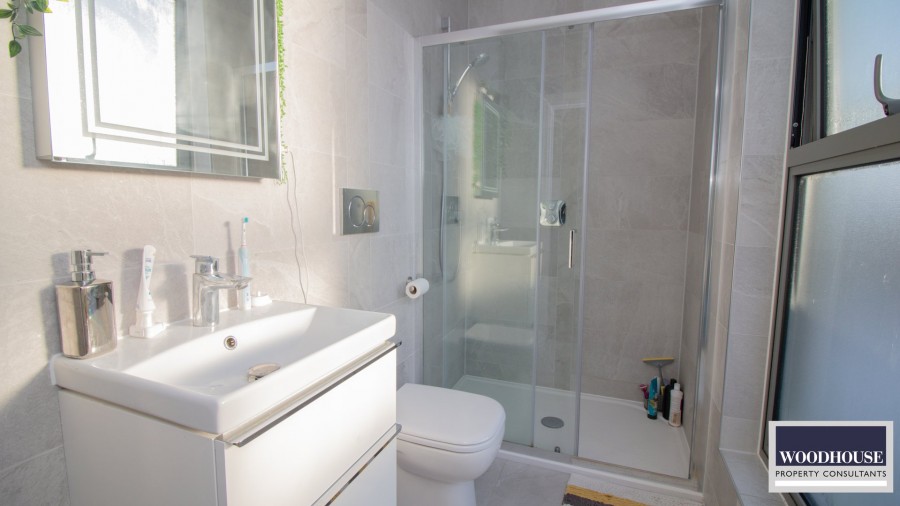 Images for Cheshunt, Waltham Cross, Hertfordshire EAID:3131305421 BID:11055924