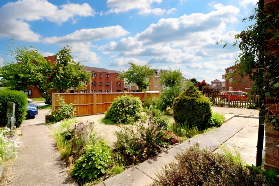 Images for Cheshunt, Waltham Cross, Hertfordshire EAID:3131305421 BID:11055924