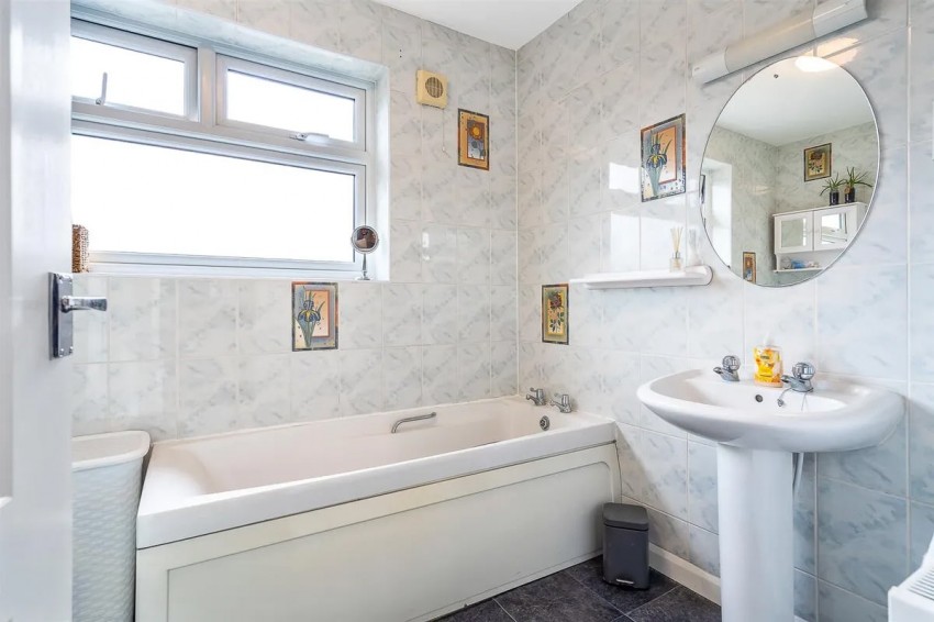 Images for Longfield Lane, Cheshunt, Hertfordshire EAID:3131305421 BID:11055924