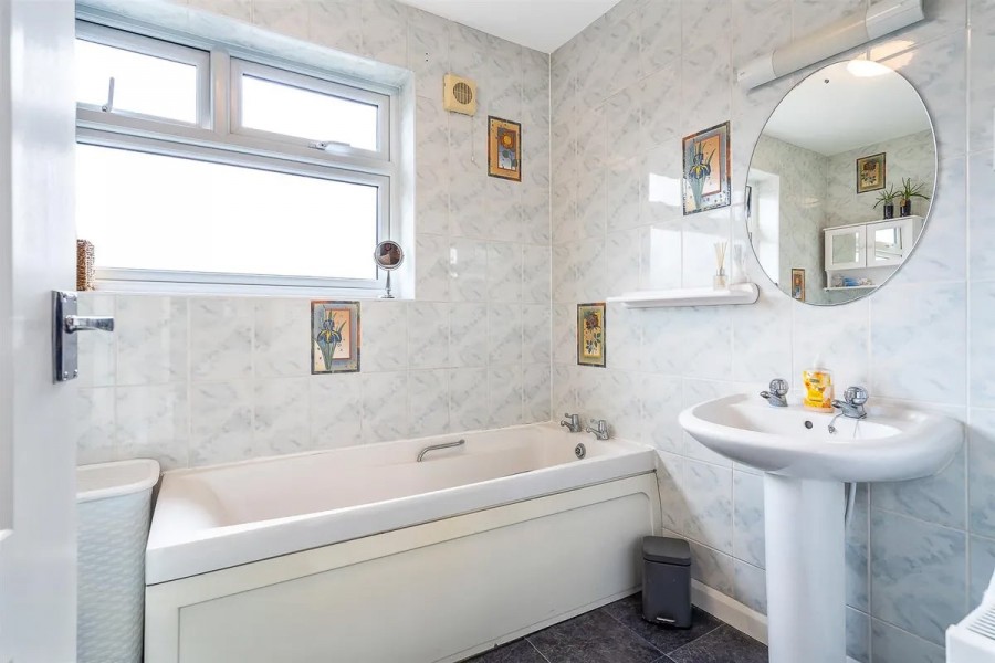 Images for Longfield Lane, Cheshunt, Hertfordshire EAID:3131305421 BID:11055924