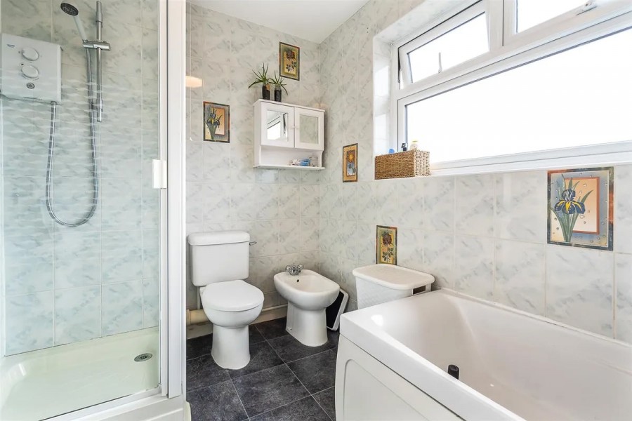 Images for Longfield Lane, Cheshunt, Hertfordshire EAID:3131305421 BID:11055924