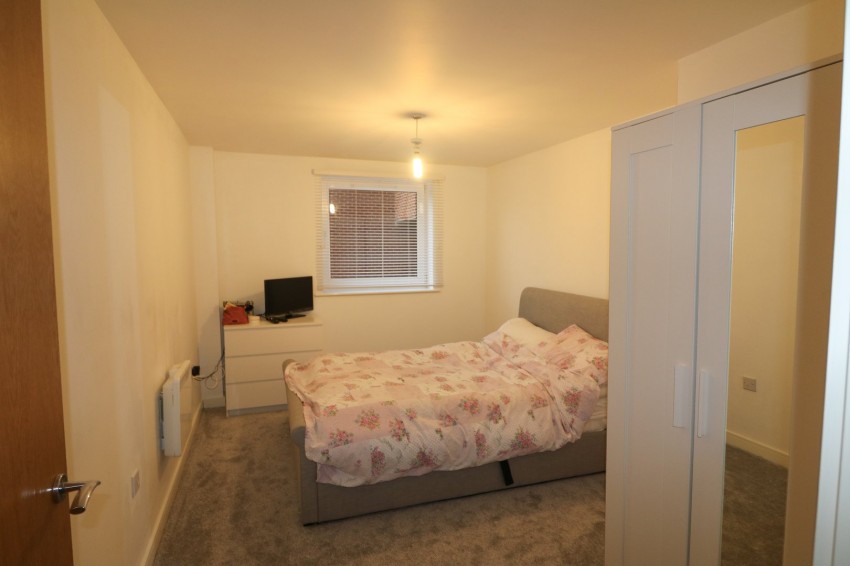 Images for High Street, Waltham Cross, Hertfordshire EAID:3131305421 BID:11055924