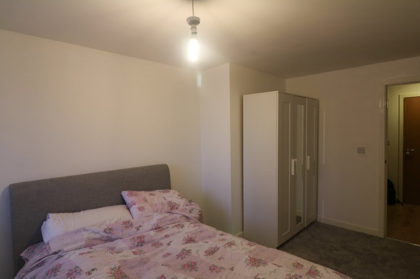 Images for High Street, Waltham Cross, Hertfordshire EAID:3131305421 BID:11055924