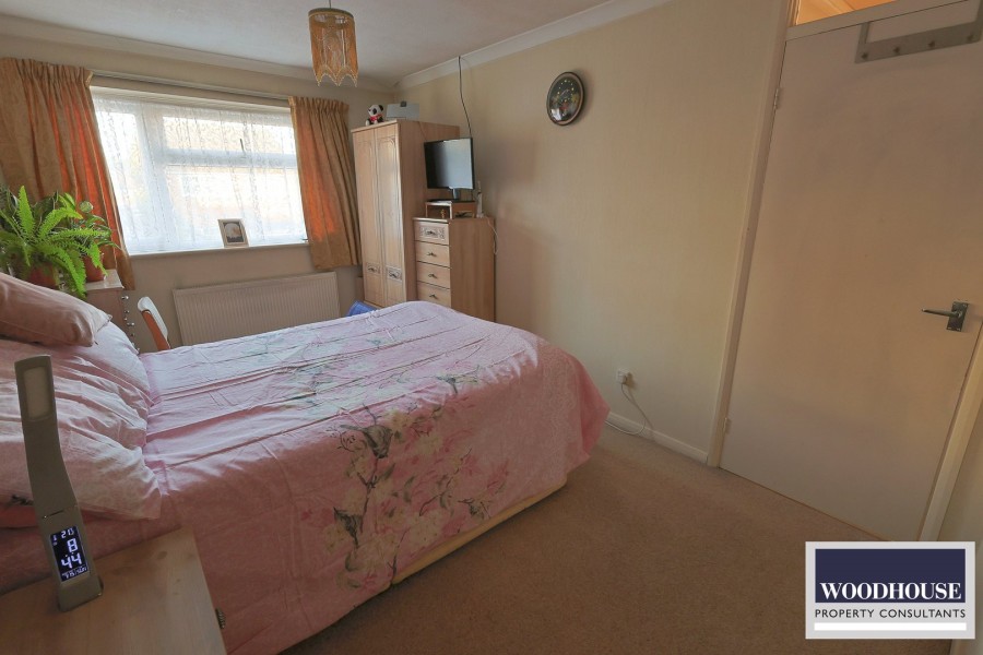 Images for Park Lane, Waltham Cross, Hertfordshire EAID:3131305421 BID:11055924