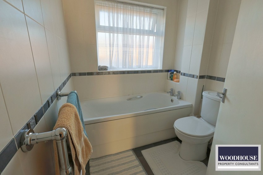 Images for Park Lane, Waltham Cross, Hertfordshire EAID:3131305421 BID:11055924