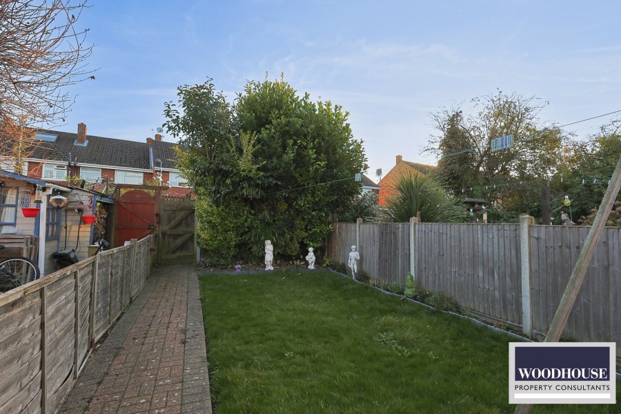 Images for Park Lane, Waltham Cross, Hertfordshire EAID:3131305421 BID:11055924