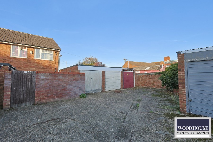 Images for Park Lane, Waltham Cross, Hertfordshire EAID:3131305421 BID:11055924
