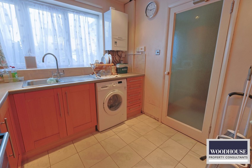 Images for Park Lane, Waltham Cross, Hertfordshire EAID:3131305421 BID:11055924