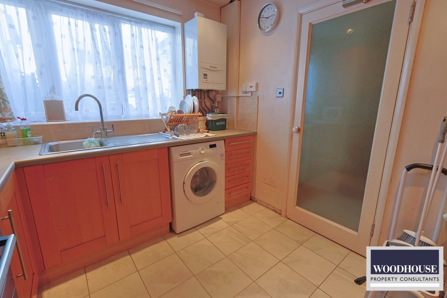 Images for Park Lane, Waltham Cross, Hertfordshire EAID:3131305421 BID:11055924