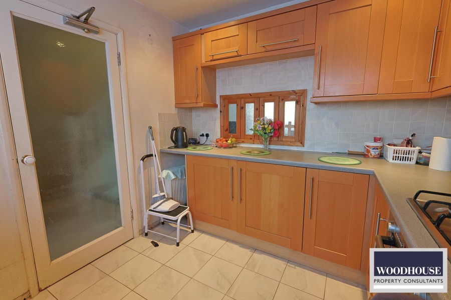 Images for Park Lane, Waltham Cross, Hertfordshire EAID:3131305421 BID:11055924