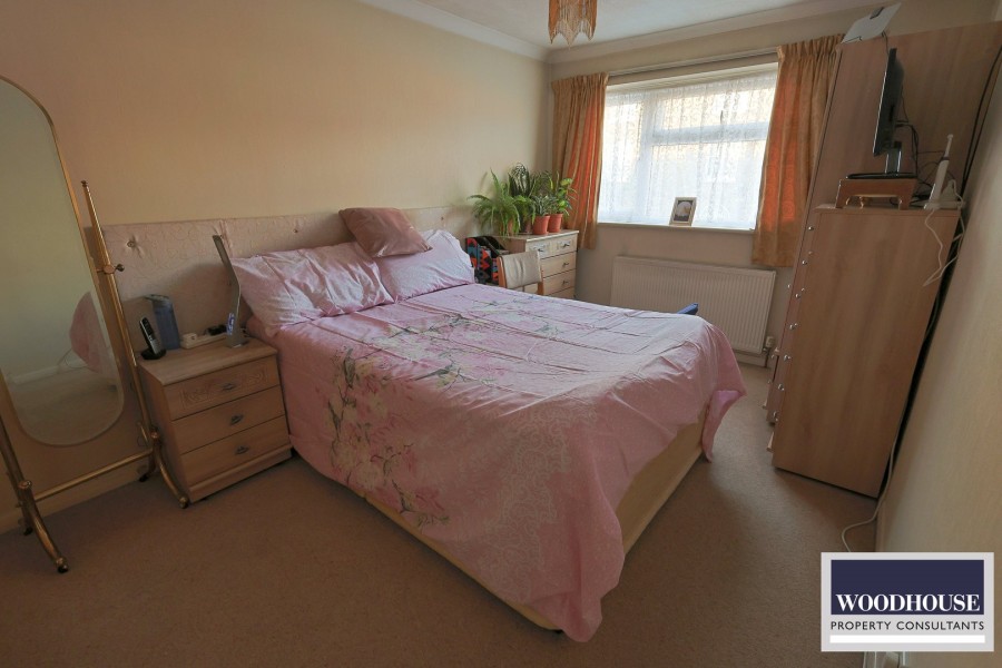 Images for Park Lane, Waltham Cross, Hertfordshire EAID:3131305421 BID:11055924