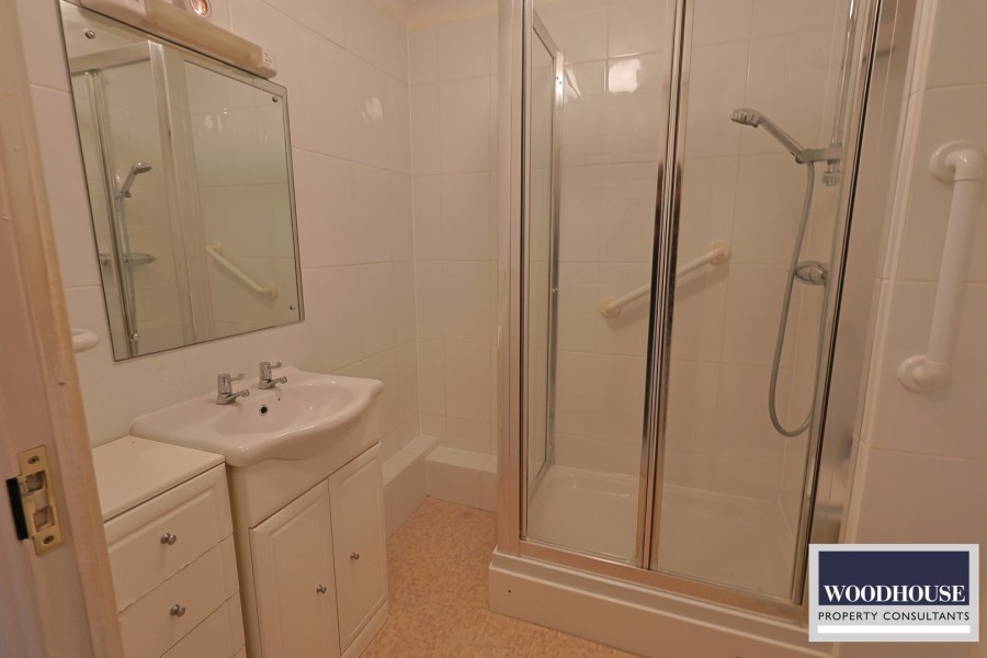 Images for Cheshunt, Waltham Cross, Hertfordshire EAID:3131305421 BID:11055924
