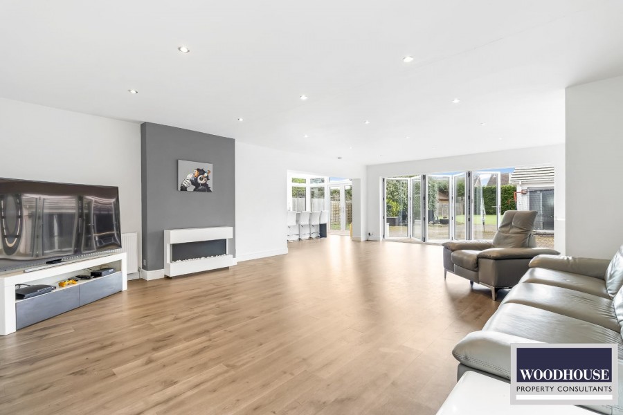 Images for Cheshunt, Waltham Cross, Hertfordshire EAID:3131305421 BID:11055924