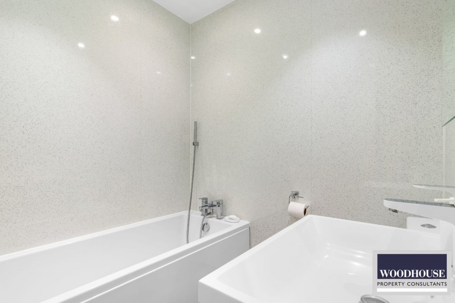 Images for Cheshunt, Waltham Cross, Hertfordshire EAID:3131305421 BID:11055924