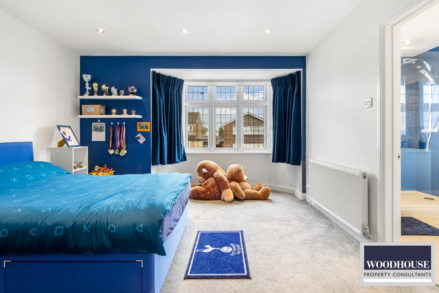 Images for Cheshunt, Waltham Cross, Hertfordshire EAID:3131305421 BID:11055924