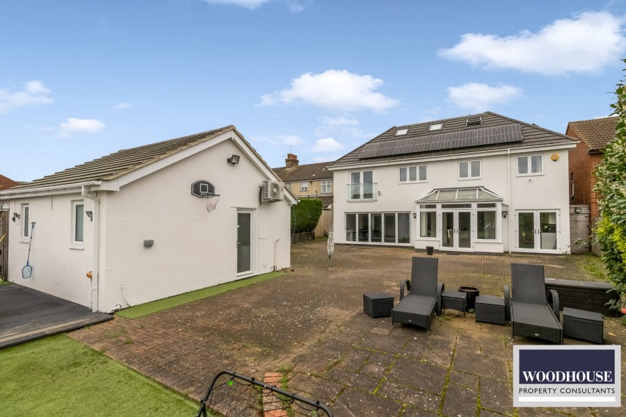 Images for Cheshunt, Waltham Cross, Hertfordshire EAID:3131305421 BID:11055924