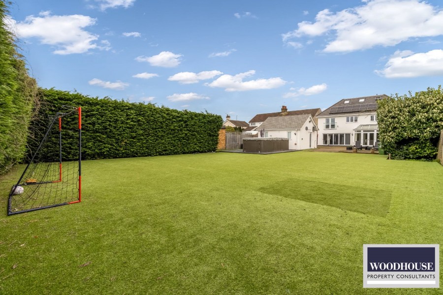 Images for Cheshunt, Waltham Cross, Hertfordshire EAID:3131305421 BID:11055924