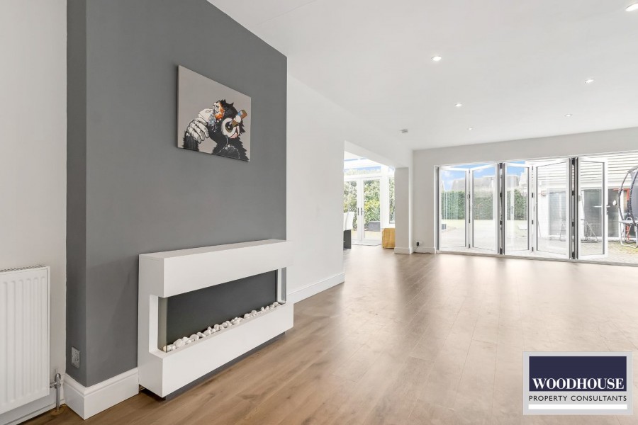 Images for Cheshunt, Waltham Cross, Hertfordshire EAID:3131305421 BID:11055924