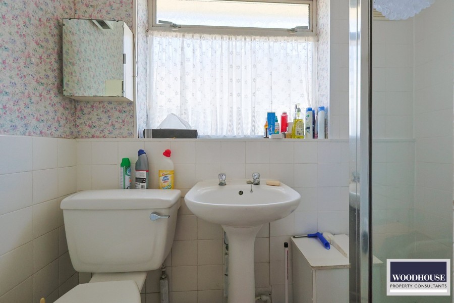 Images for Cheshunt, Waltham Cross, Hertfordshire EAID:3131305421 BID:11055924