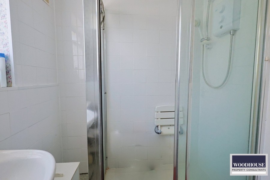 Images for Cheshunt, Waltham Cross, Hertfordshire EAID:3131305421 BID:11055924