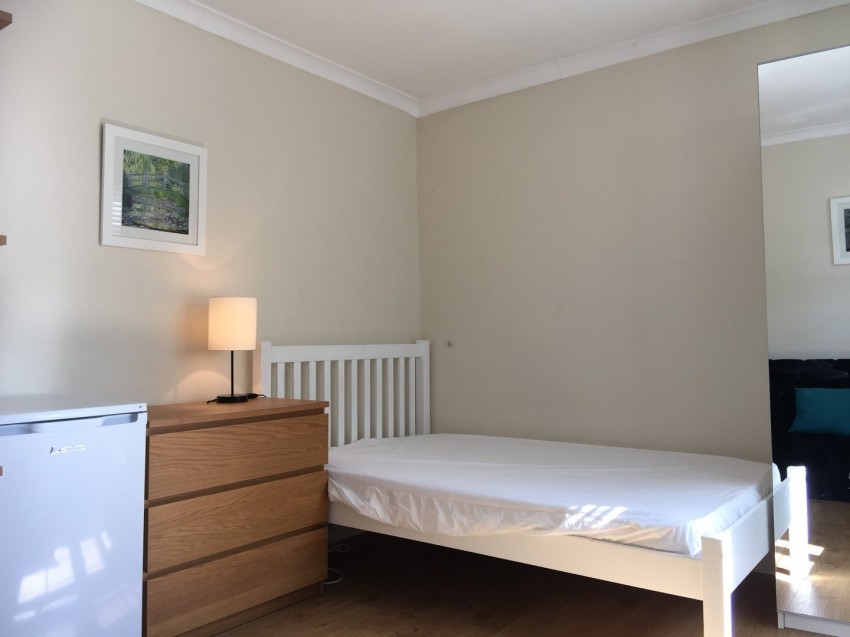 Images for High Street, Waltham Cross, Hertfordshire EAID:3131305421 BID:11055924