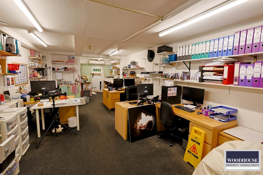 Images for Cheshunt, Waltham Cross, Hertfordshire EAID:3131305421 BID:11055924