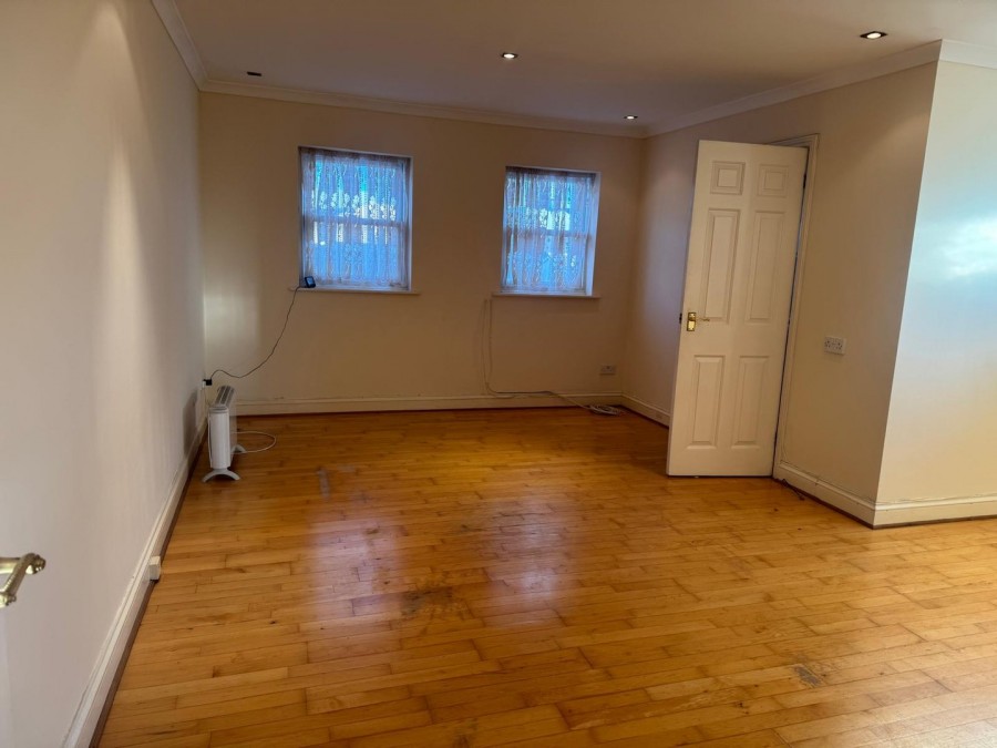Images for Cheshunt, Hertfordshire EAID:3131305421 BID:11055924