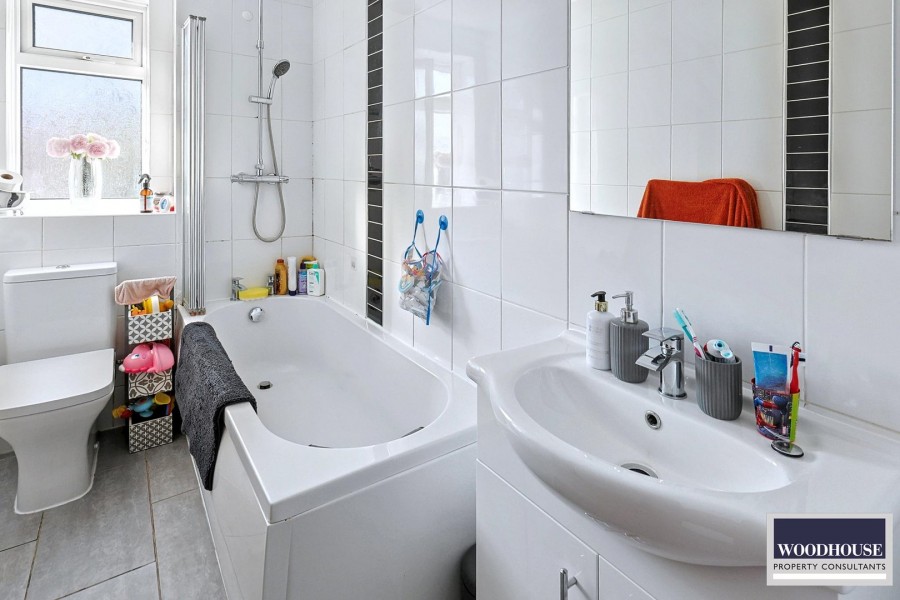 Images for Cheshunt, Waltham Cross, Hertfordshire EAID:3131305421 BID:11055924