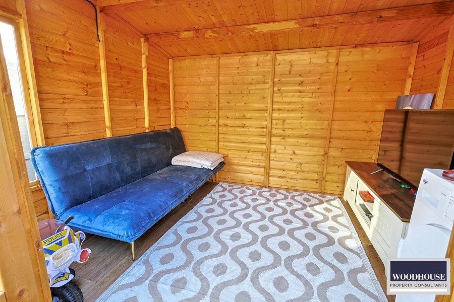 Images for Cheshunt, Waltham Cross, Hertfordshire EAID:3131305421 BID:11055924