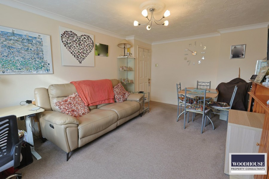 Images for Cheshunt, Waltham Cross, Hertfordshire EAID:3131305421 BID:11055924