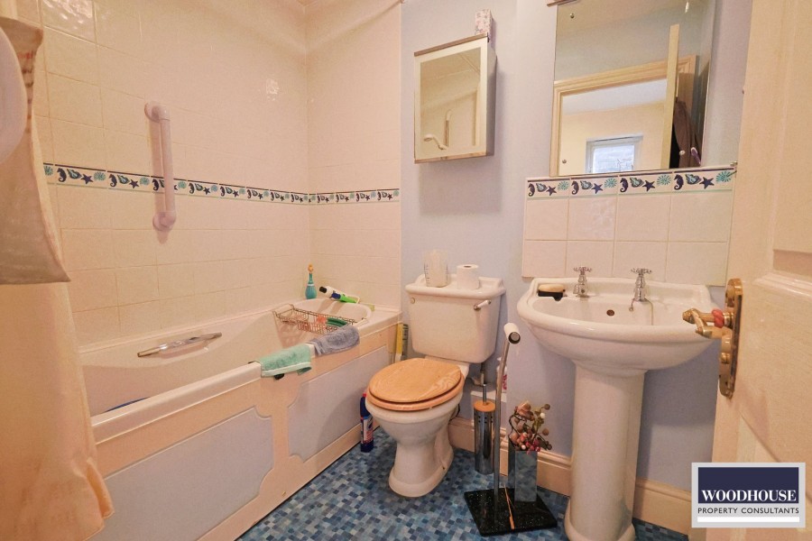 Images for Cheshunt, Waltham Cross, Hertfordshire EAID:3131305421 BID:11055924