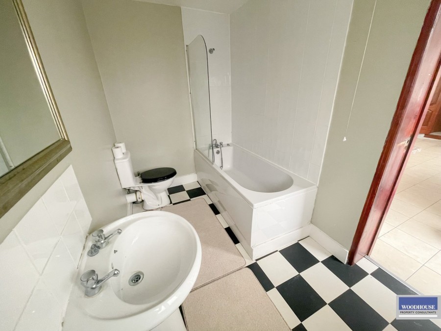 Images for York Road, Waltham Cross, Hertfordshire EAID:3131305421 BID:11055924