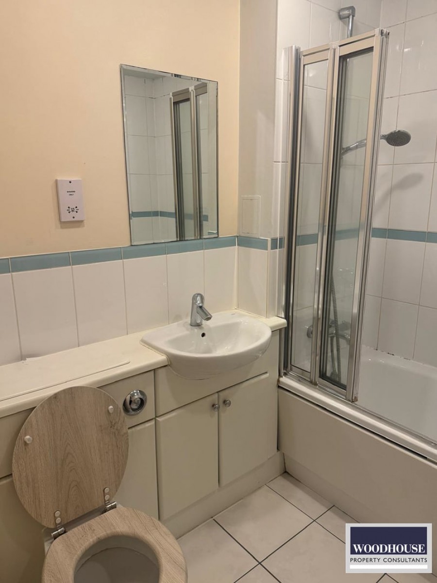 Images for Foundry Gate, Waltham Cross, Hertfordshire EAID:3131305421 BID:11055924