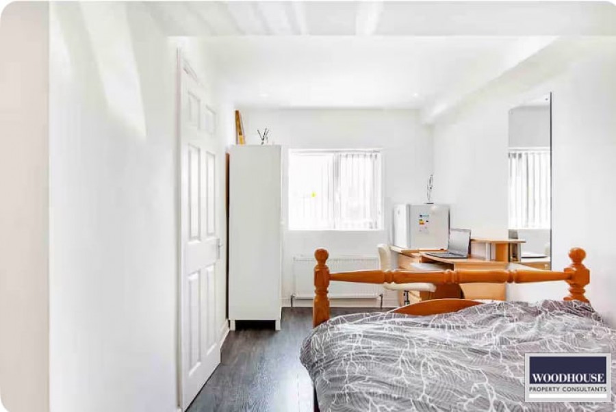 Images for Cheshunt, Waltham Cross, Hertfordshire EAID:3131305421 BID:11055924