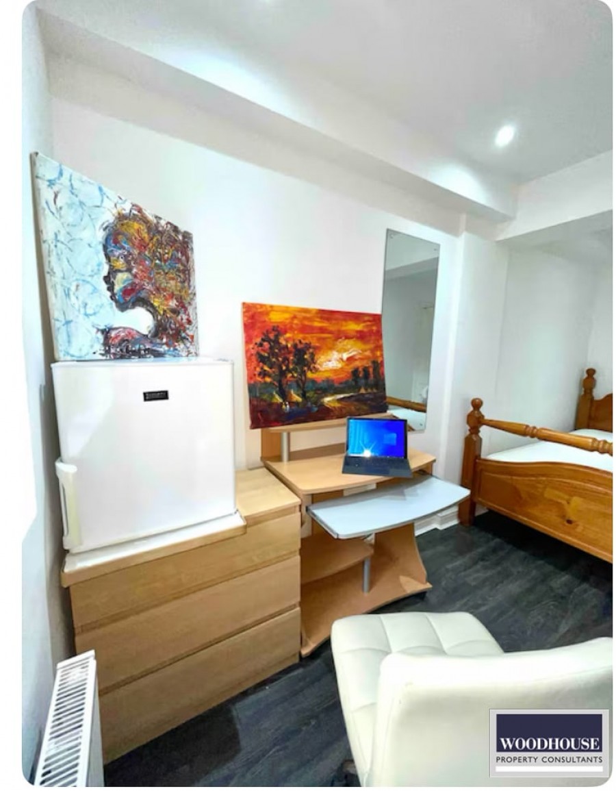 Images for Cheshunt, Waltham Cross, Hertfordshire EAID:3131305421 BID:11055924