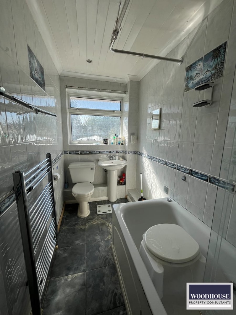 Images for Cheshunt, Waltham Cross, Hertfordshire EAID:3131305421 BID:11055924