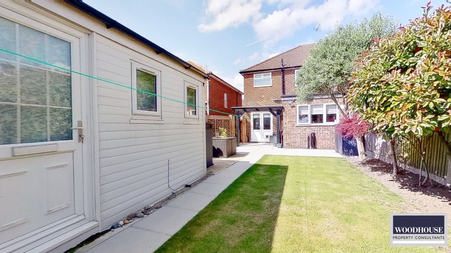 Images for Long Moor, Cheshunt, Hertfordshire EAID:3131305421 BID:11055924