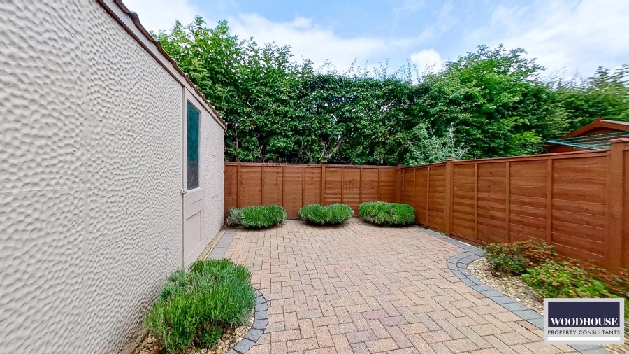 Images for Gloucester Avenue, Waltham Cross, Hertfordshire EAID:3131305421 BID:11055924