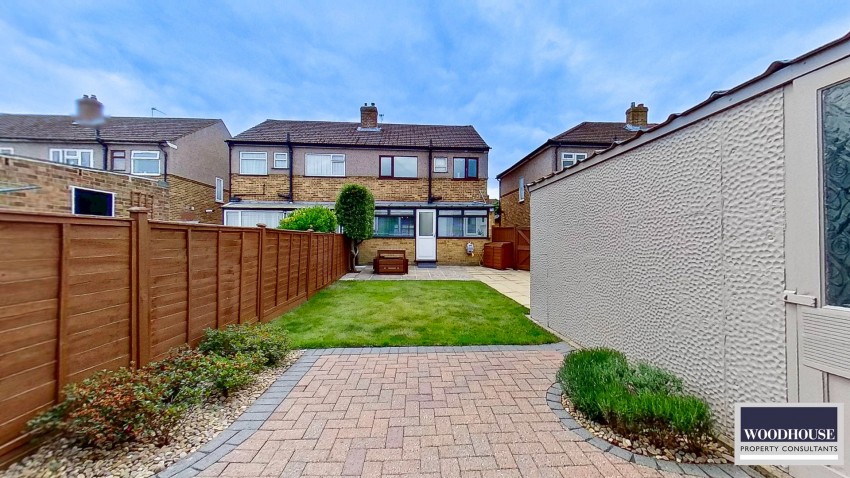 Images for Gloucester Avenue, Waltham Cross, Hertfordshire EAID:3131305421 BID:11055924