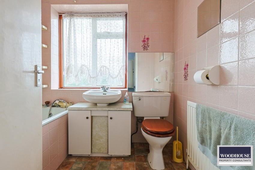 Images for Harriescourt, Waltham Abbey, Essex EAID:3131305421 BID:11055924