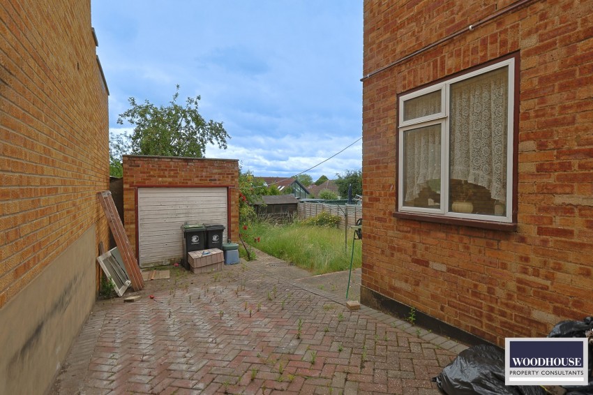 Images for Harriescourt, Waltham Abbey, Essex EAID:3131305421 BID:11055924