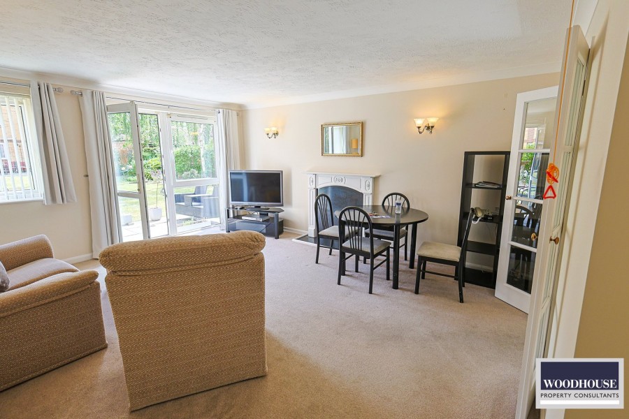 Images for High Street, Waltham Cross, Hertfordshire EAID:3131305421 BID:11055924