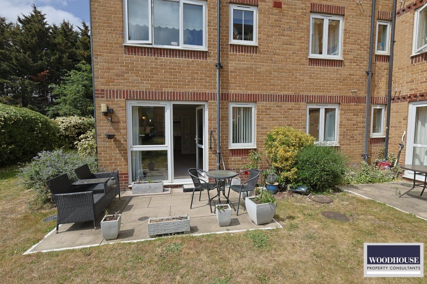 Images for High Street, Waltham Cross, Hertfordshire EAID:3131305421 BID:11055924