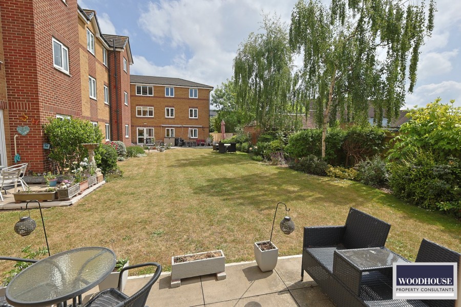 Images for High Street, Waltham Cross, Hertfordshire EAID:3131305421 BID:11055924