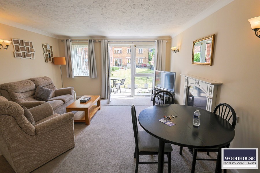 Images for High Street, Waltham Cross, Hertfordshire EAID:3131305421 BID:11055924
