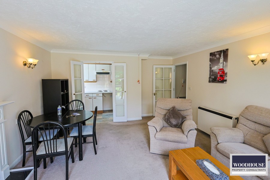 Images for High Street, Waltham Cross, Hertfordshire EAID:3131305421 BID:11055924