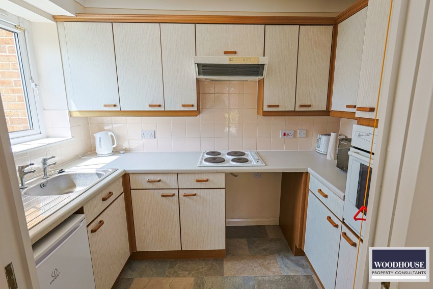 Images for High Street, Waltham Cross, Hertfordshire EAID:3131305421 BID:11055924