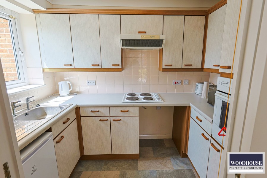 Images for High Street, Waltham Cross, Hertfordshire EAID:3131305421 BID:11055924