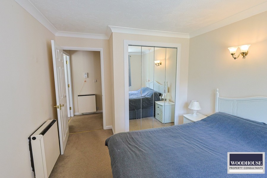 Images for High Street, Waltham Cross, Hertfordshire EAID:3131305421 BID:11055924