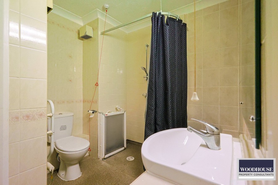 Images for High Street, Waltham Cross, Hertfordshire EAID:3131305421 BID:11055924